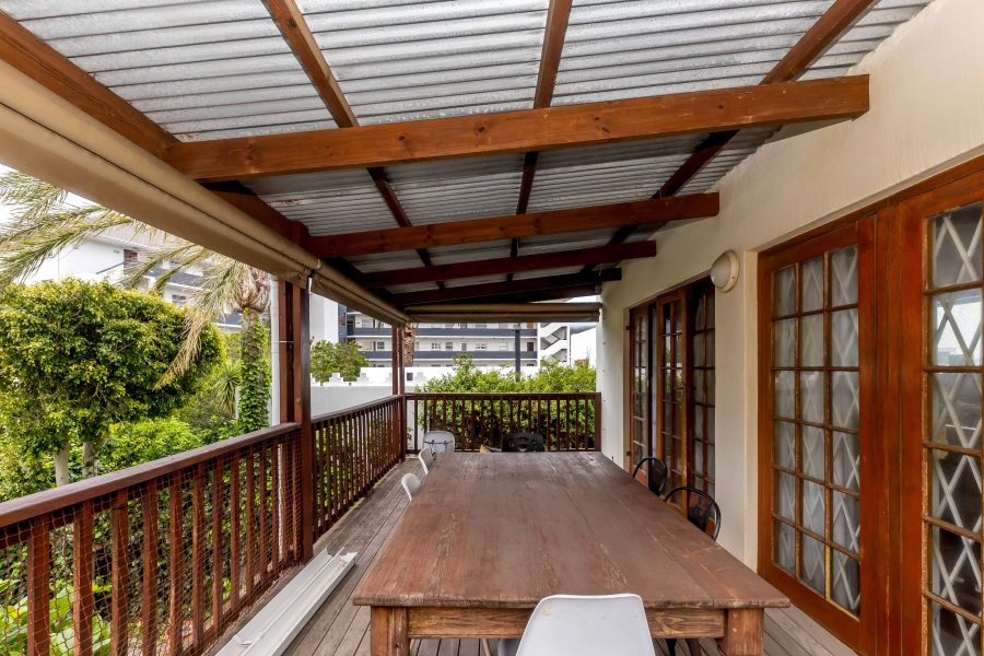 To Let 4 Bedroom Property for Rent in Vredehoek Western Cape
